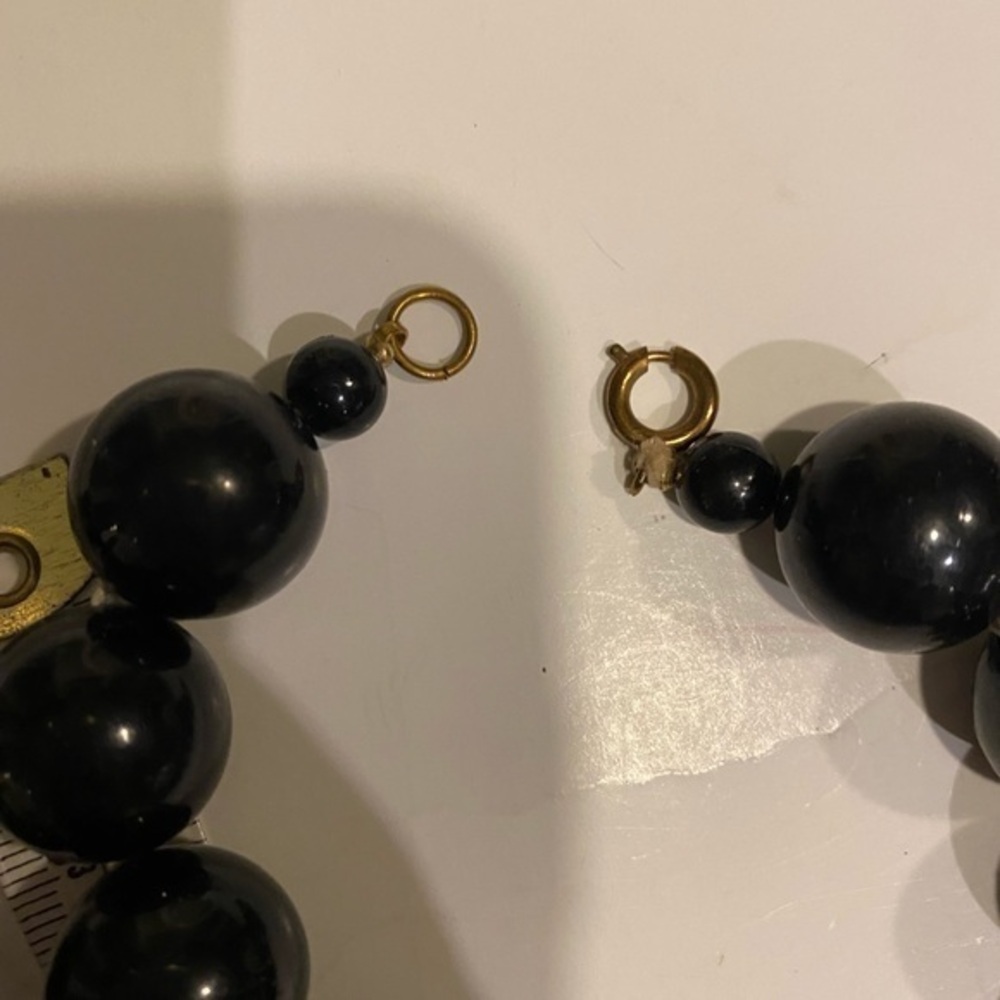 VINTAGE BLACK LAYERING NECKLACES LARGE PLASTIC BEADS - Picture 5 of 8
